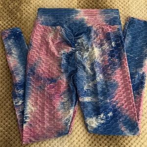 Scrunchie butt leggings size L